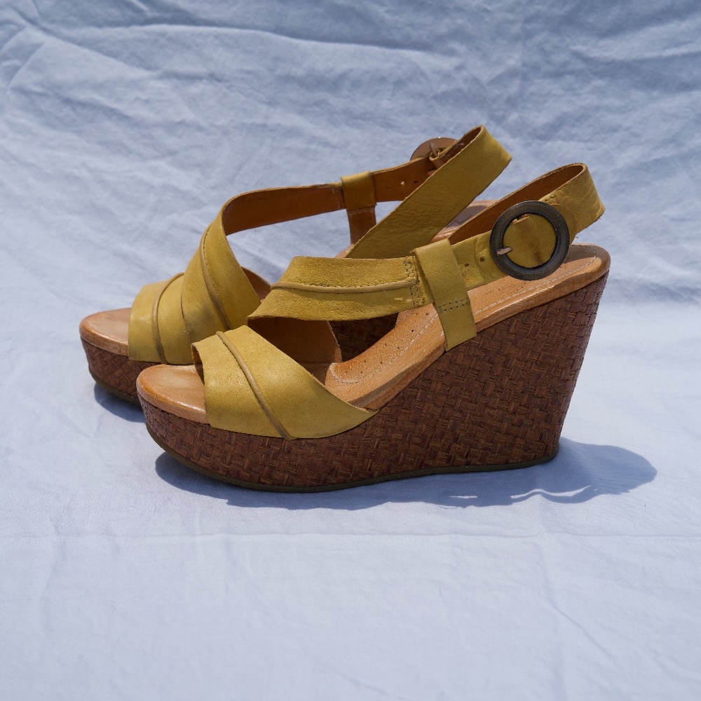 Naya Estra Wedge Sandal In Hot Mustard